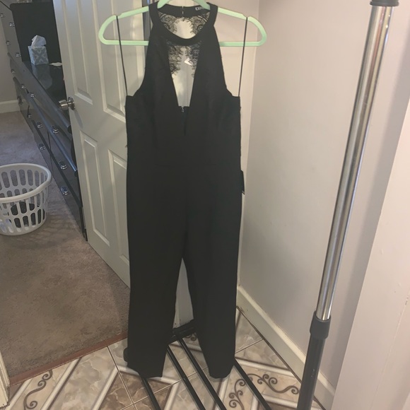 Black lace low V Jumpsuit - Picture 4 of 4